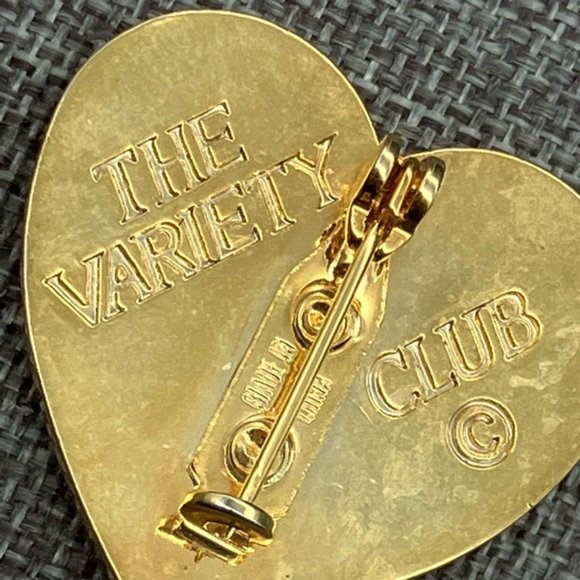 THE VARIETY CLUB Pin Brooch Puffy Heart Shiny Gold Dove Bird Peace Love Retro - Picture 7 of 8